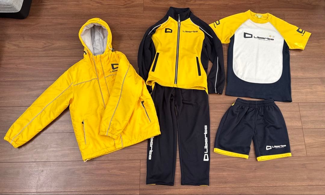 Liberta リベルタ　ユニフォーム　130 140 防寒着 LIBERTA（ウェア）のフリマアイテム一覧