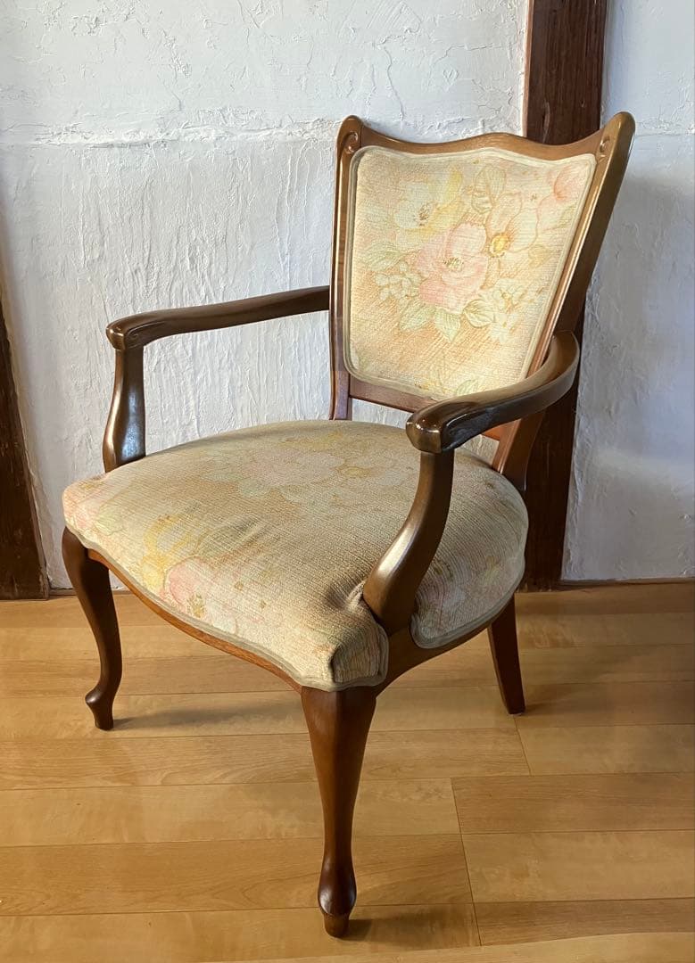 マルニ 猫足 アームチェア 花柄 ① マルニ 猫足 アームチェア 花柄 | Compre na Mercari do Japão! | Buyee