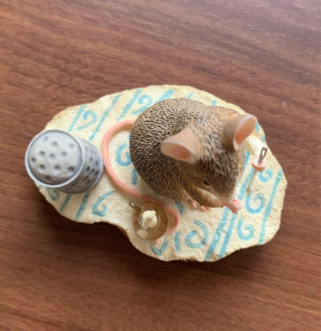 グロースターの仕立て屋 針と糸を持つねずみ フィギュリン ピーター