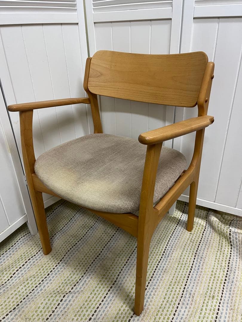 送料込み！モモナチュラル　ダイニングチェア　アームチェア　　北欧風　② MOMO MOMO natural(モモナチュラル)のTAHO(タホ)ダイニングチェア 2脚セット