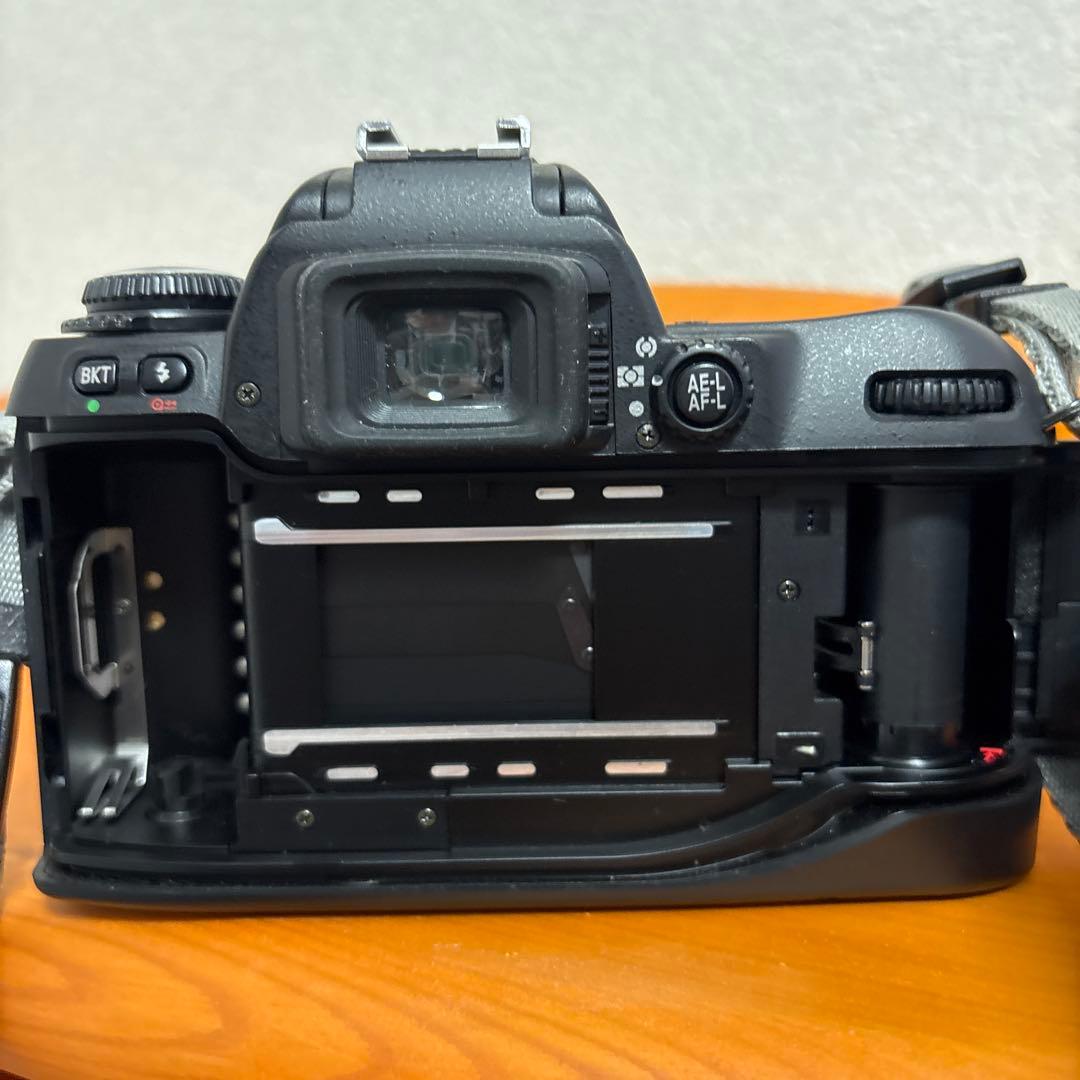 フィルムカメラ nikon f80 / AF NIKKOR f3.3-4.5 24-50mm