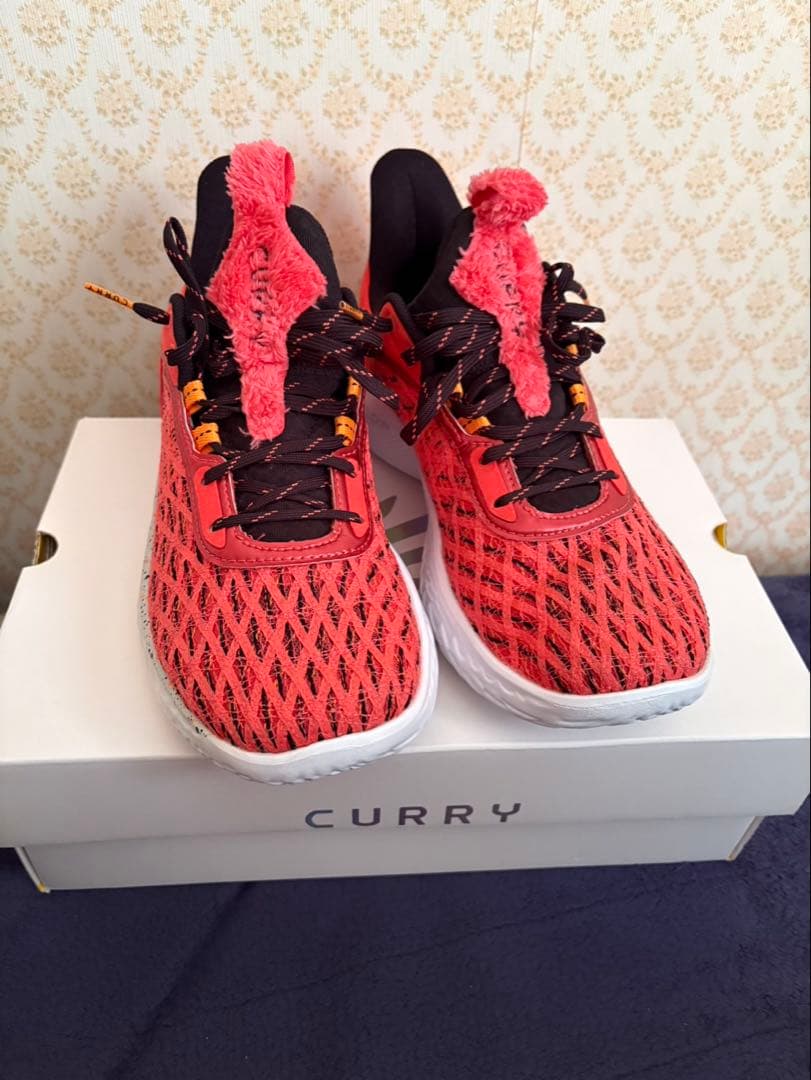 Curry 9 セサミストリート エルモ バスケットボールシューズ アンダーアーマー カリーブランドから新モデル「カリー フロー9