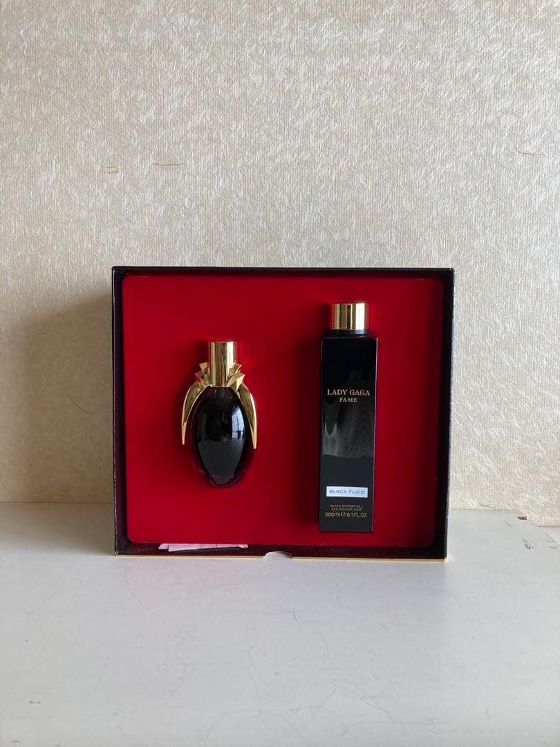 ■レディガガ　限定セット｜香水＋シャワージェル200mL｜廃盤・未使用・BOX付 ロクシタン ギフトセット シャワージェル500ml ボディ用洗浄料