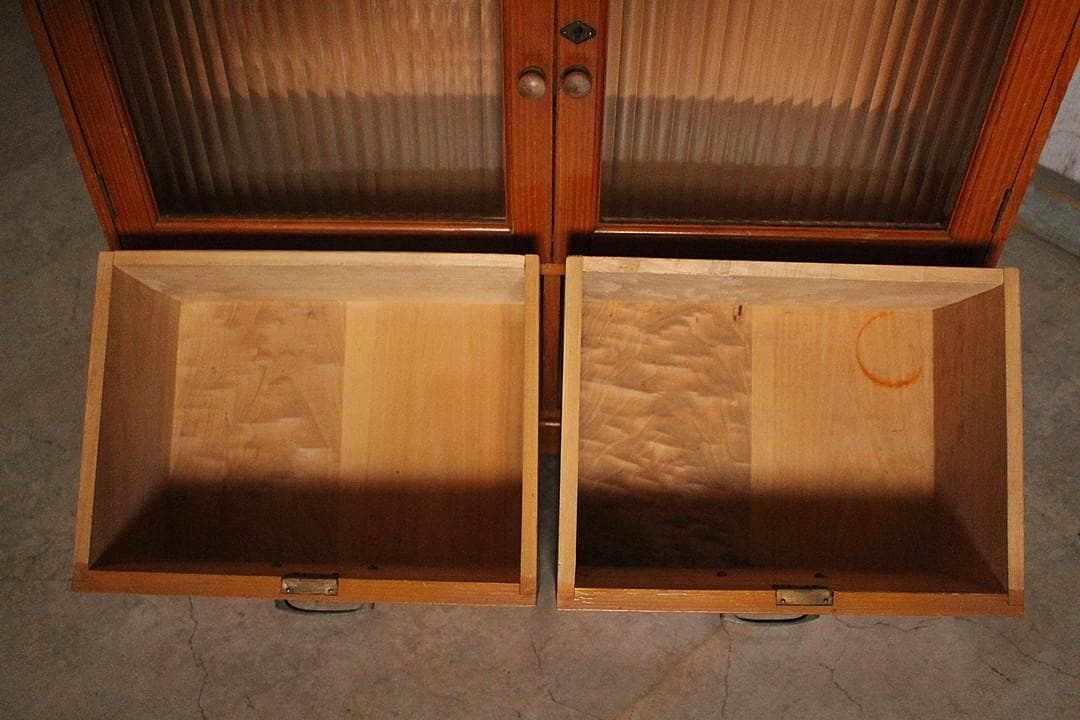 古いモールガラス戸棚 収納棚 小引き出し2杯