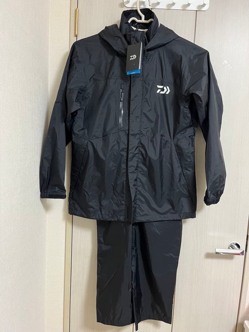 【新品未使用】DAIWAダイワレインマックスレインスーツDR-3823 （XL） レインウェア入門に最適な1着！DAIWA『DR-3823 レインマックス®レイン