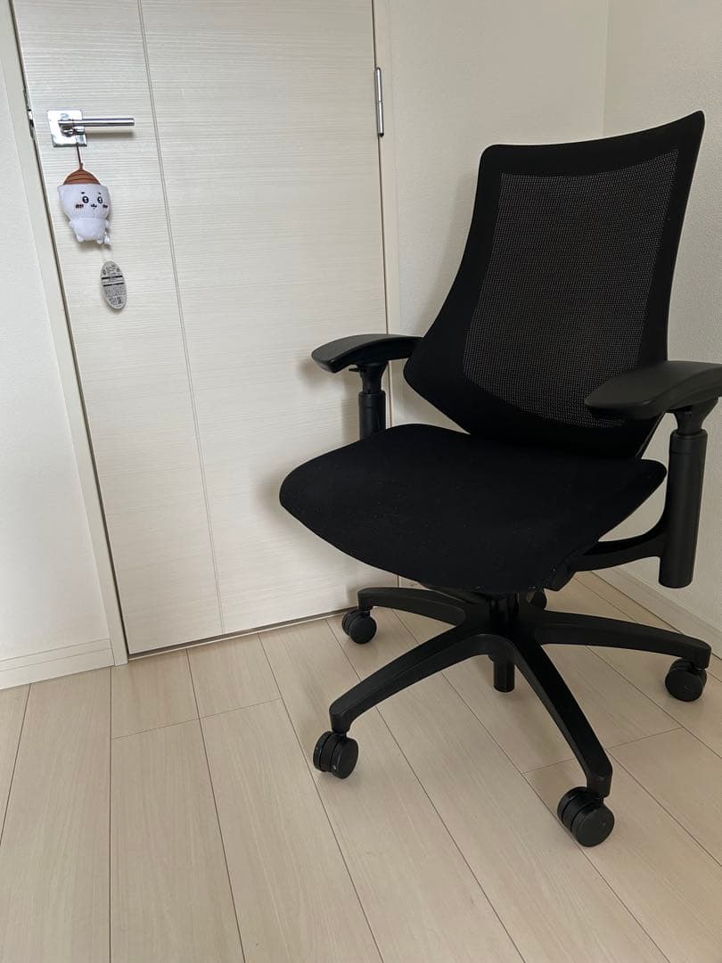 イトーキ エフチェア　アジャスタブル肘　オフィスチェア　処分価格 イトーキ エフチェア（f-chair） メッシュバック ベースカラーW9 KG