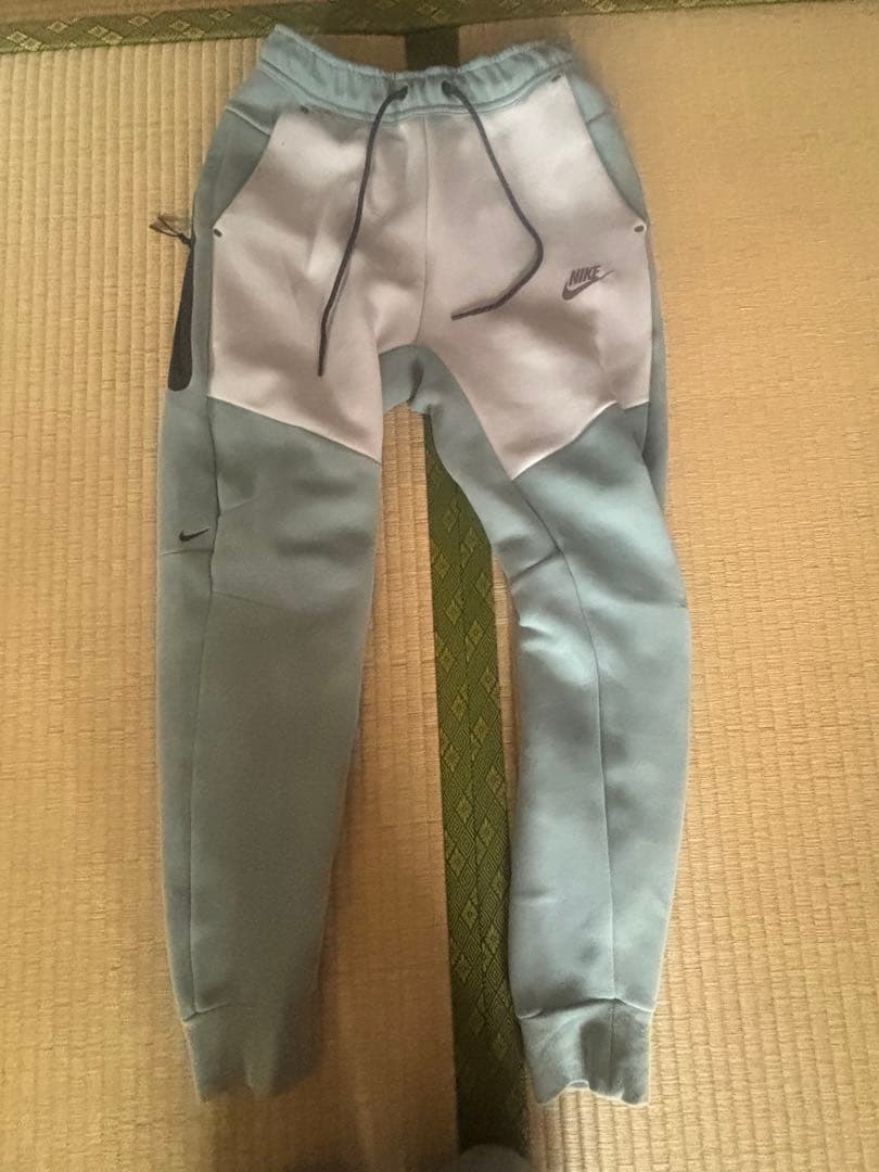 nikeテックフリース 2013年の誕生から10周年を迎え、当時のデザインを落とし込んだ「NIKE