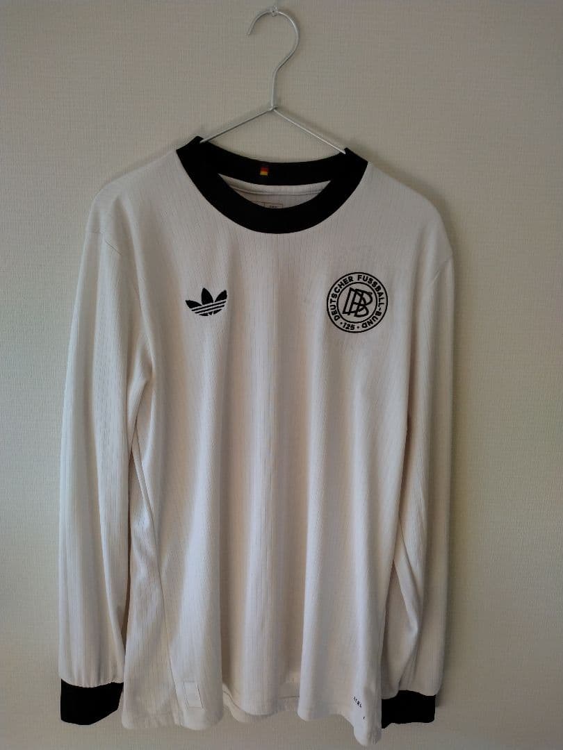 【オークション開催中】サッカー ドイツ代表 125周年記念ユニフォームホワイト ドイツ代表、超レトロな125周年記念ユニフォームを発表！「adidas最後