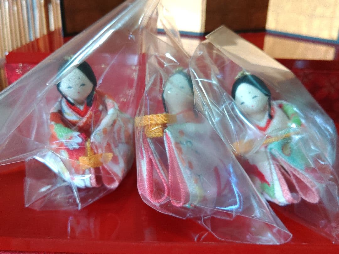 彩り雛二段飾り五人揃い 雛人形 友禅ちりめん コンパクト収納 柔和で