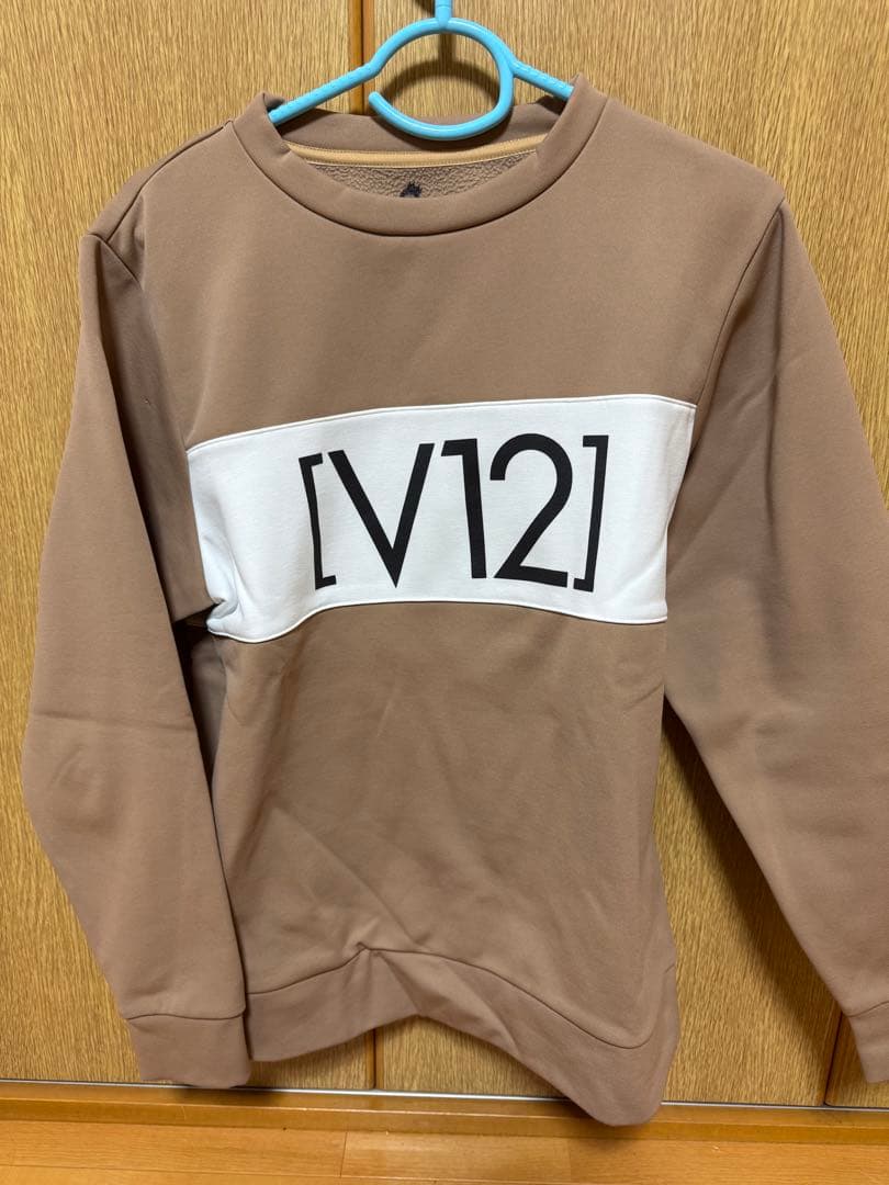 V12 ブラウン トレーナー Lサイズ ふかふかやわらかで保温性の高い裏起毛のスウェットトレーナー(裏起毛