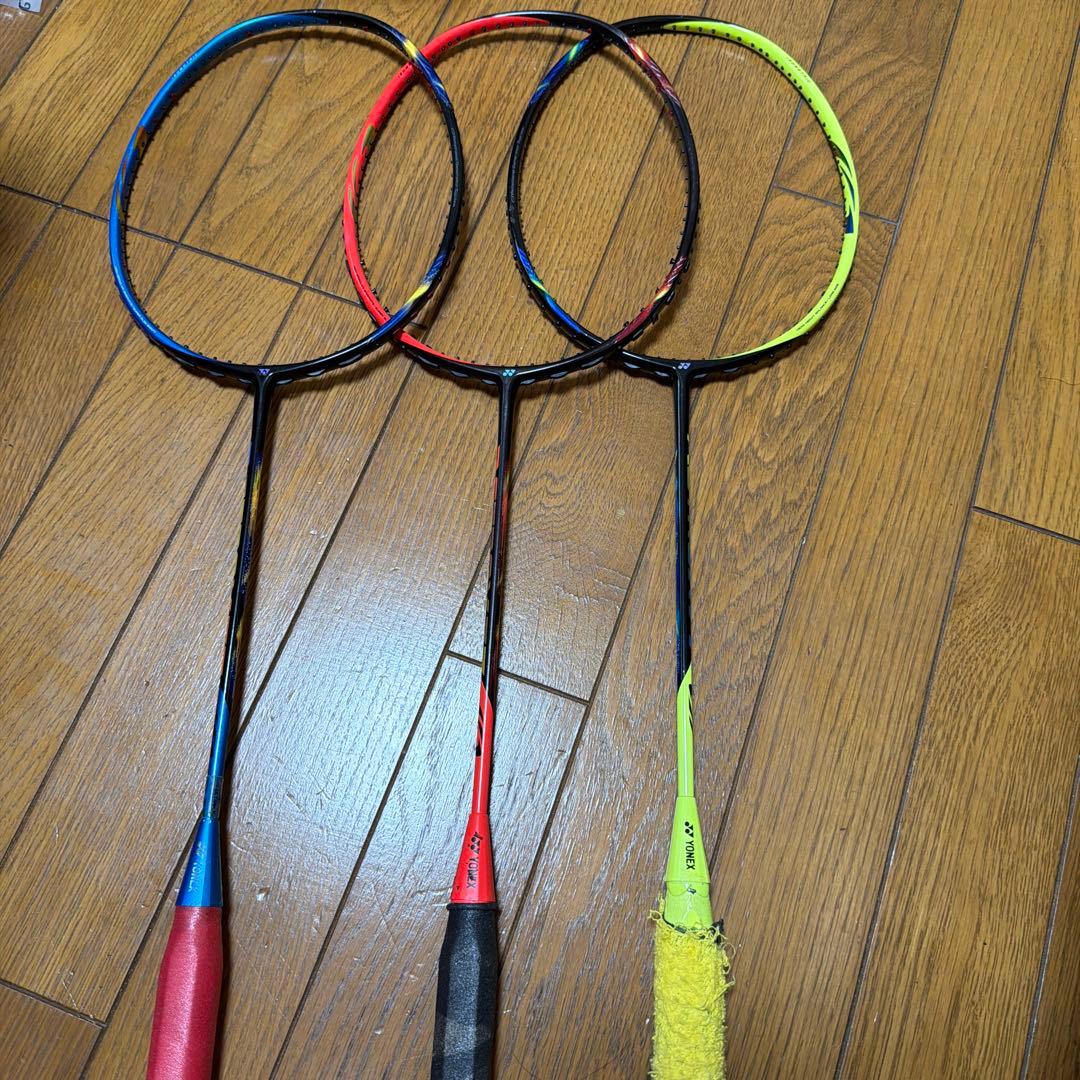 3本 4ug5 アストロクス77 ヨネックス バドミントンラケット 桃田 赤 青