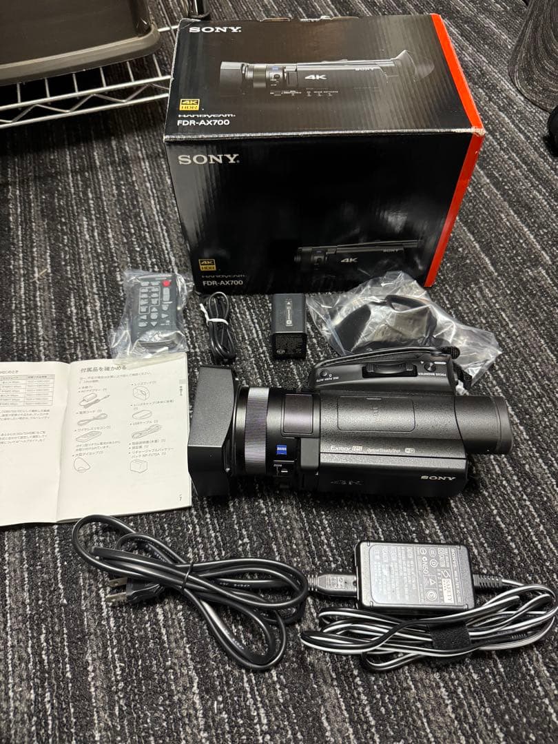 SONY ハンディカム4K　FDR-AX700 Sony FDRAX700/B FDR-AX700 4K HDR Camcorder, Black