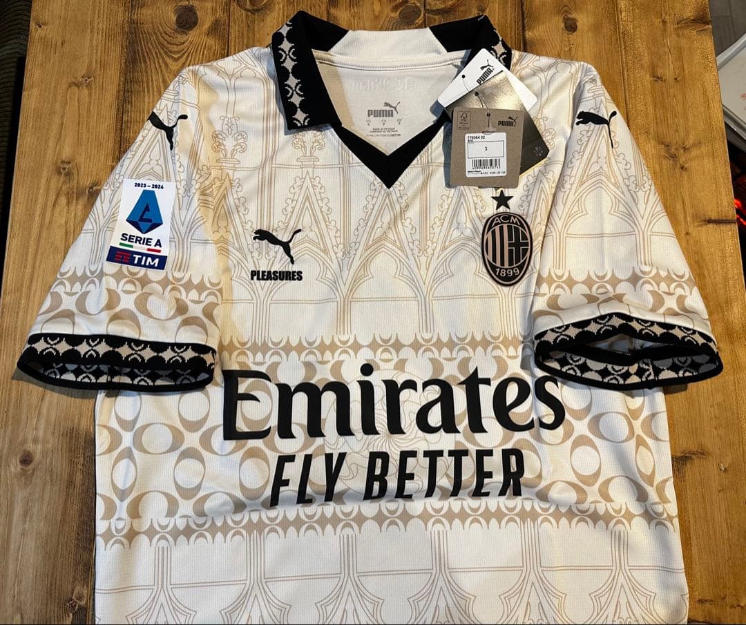 【限定コラボ】AC ミラン 4thユニフォーム × PLEASURES PUMA - 正規品新品ACミラン×PLEASURES 23/24 4thユニフォームM黒の通販