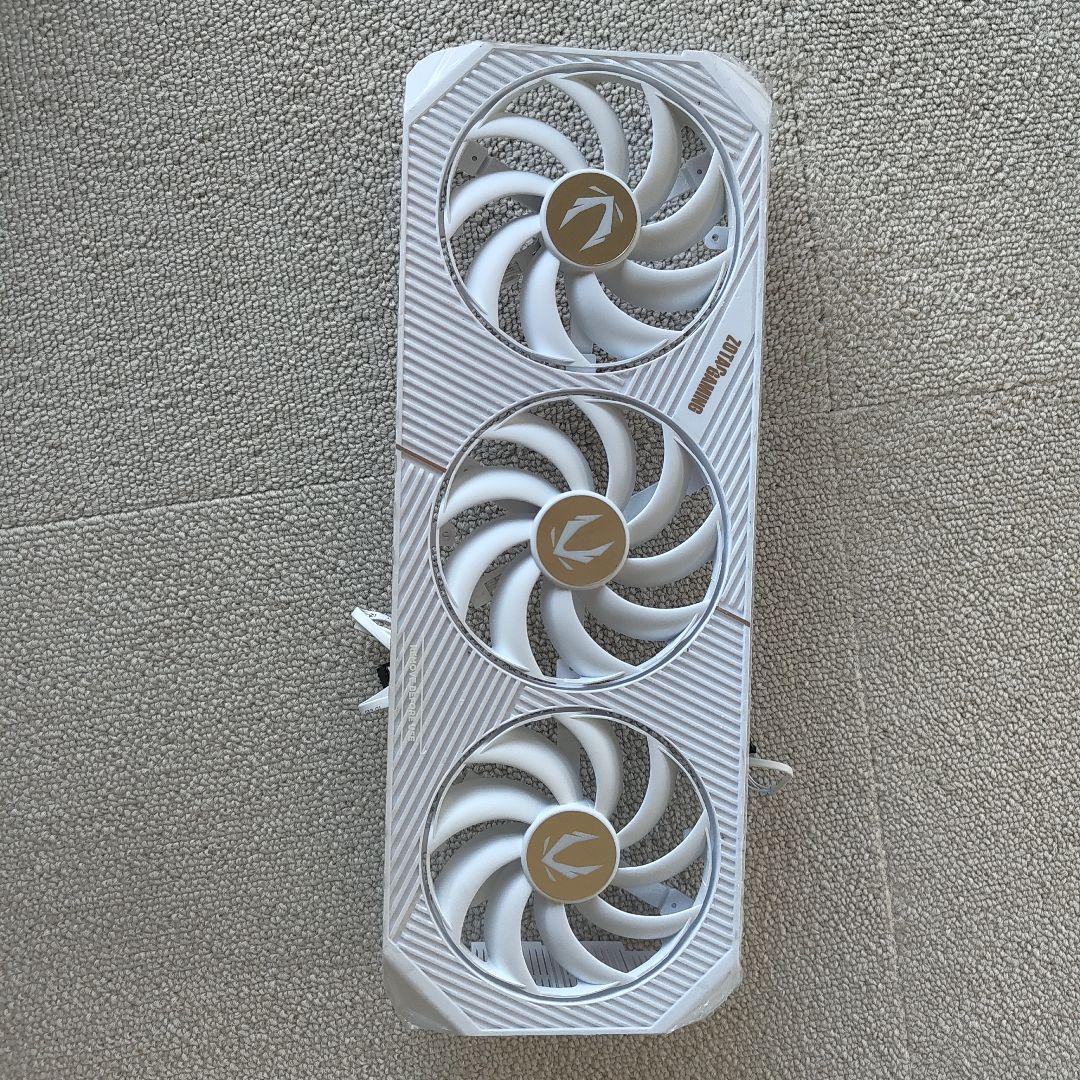 RTX 5090 ジャンク ZOTAC 白色 基盤付き!GPUコア/VRAM無し - メルカリ