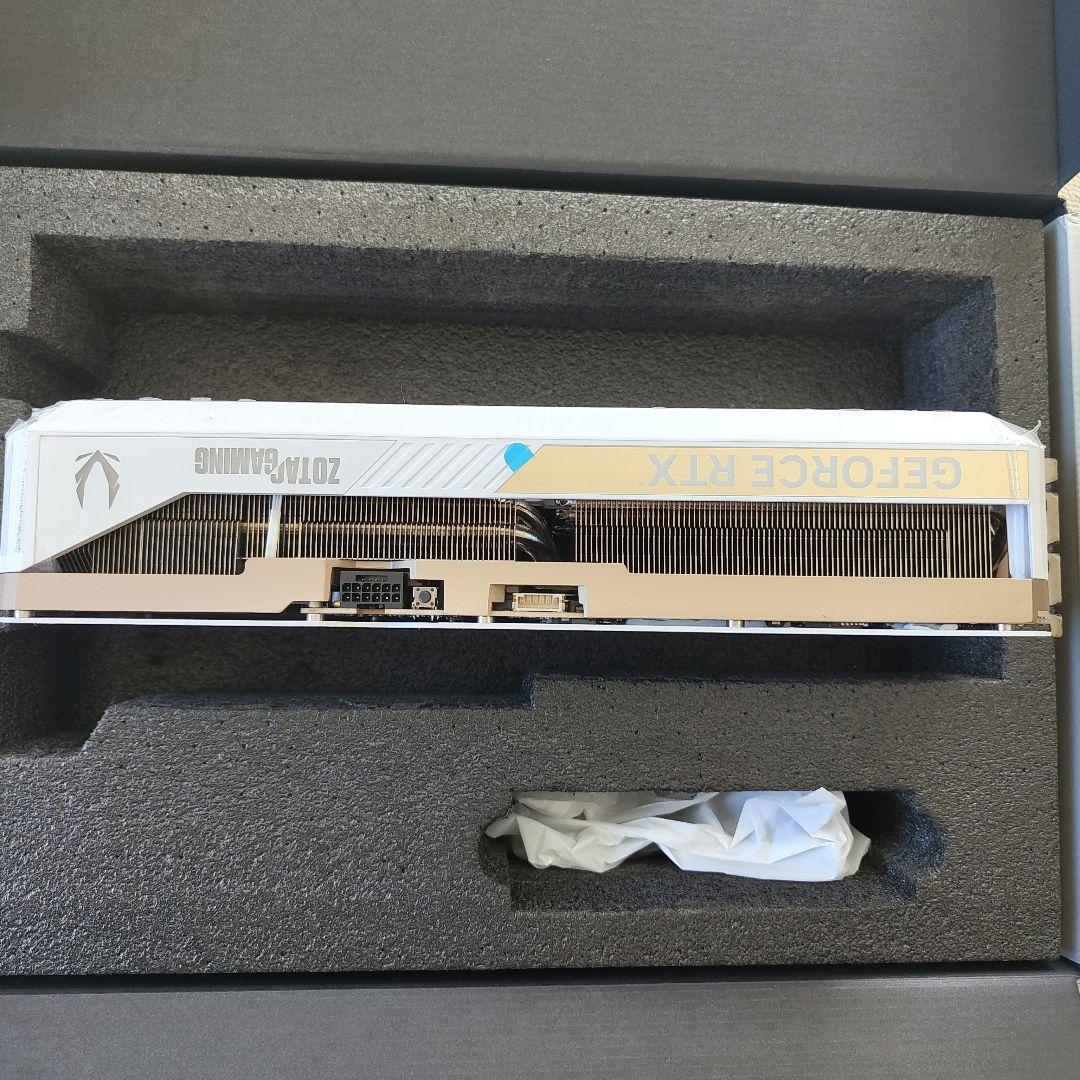 RTX 5090 ジャンク ZOTAC 白色 基盤付き!GPUコア/VRAM無し - メルカリ