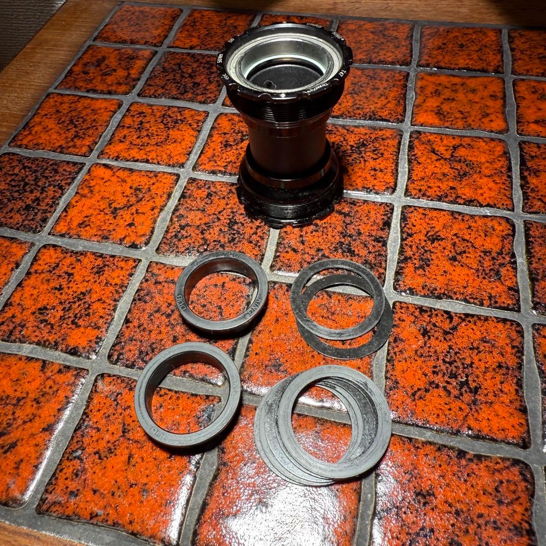 ChrisKing T47 30mmスピンドル用 ボトムブラケット CHRIS KING ThreadFit T47 30x