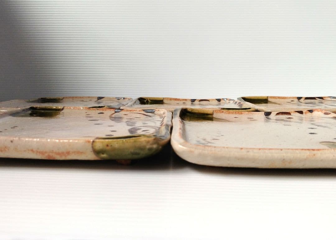 玉置保夫 玉山窯 保夫窯 志野織部 足付き 高台 角皿 長方皿 織部 鉄絵