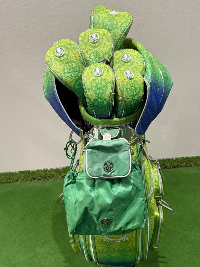 マークアンドロナ　キャディーバック キムタクモデル Amazon.co.jp: 木村拓哉着 マークアンドロナ ゴルフ ボストンバッグ