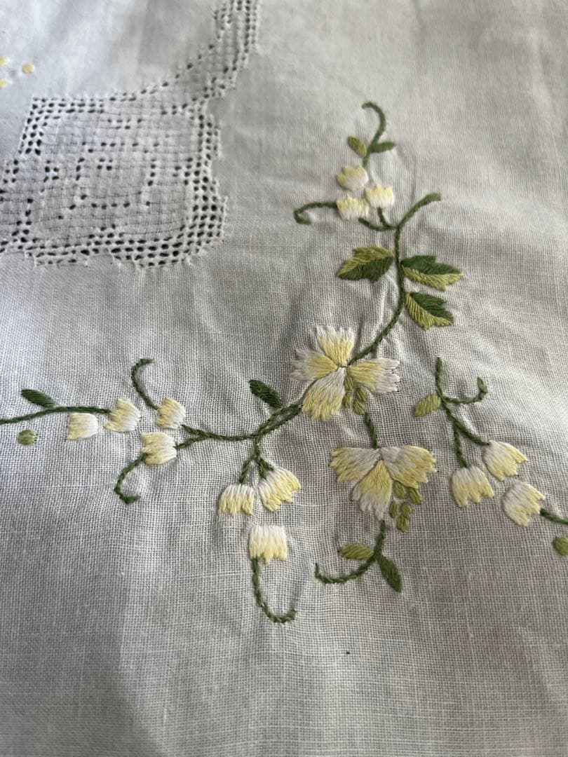 フランスアンティーク 手刺繍テーブルクロス クリーム色 白 花模様