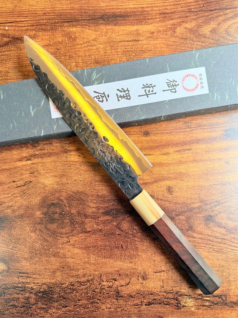 義弘作　和牛刀　包丁　黒打 ステンレスAUS-8A 7寸　紫檀白水牛八角柄 牛刀 V特2号 黒打 黒檀水牛柄 185mm – MUSASHI