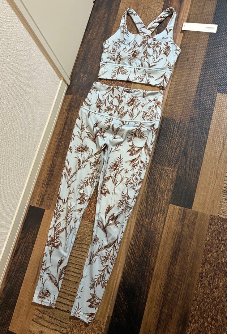 極美 emmi×ayaエミヨガ×アヤ コラボ ヨガウェア 淡水色 ボタニカルS