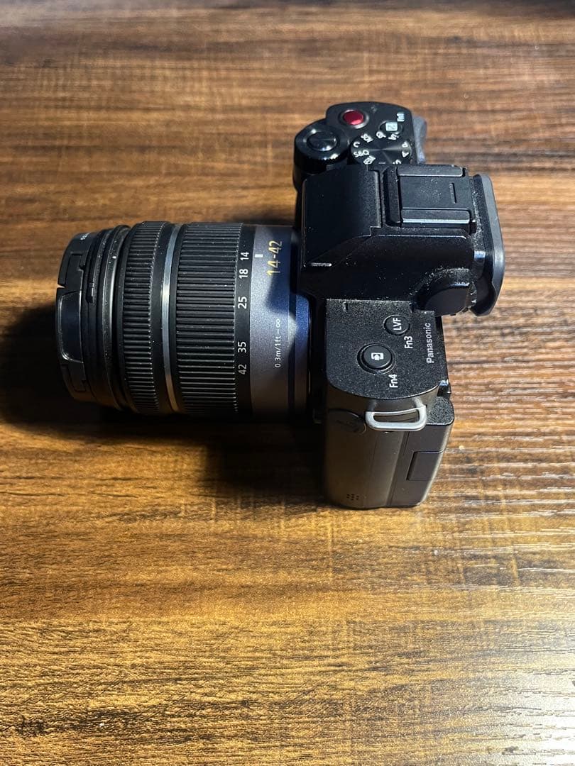 ミラーレス一眼 lumix g100d ＋ 14-42mm f3.5-5.6