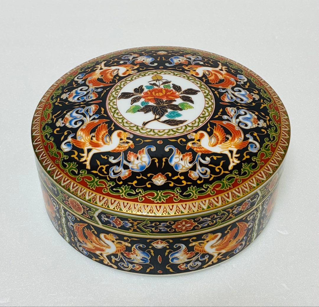 高級美術 有田焼 華山窯 明治香蘭社意匠 ブラックホーソン 金襴手鳳凰蓋物 菓器 金彩鳳凰 | 有田焼 深川製磁｜公式オンラインストア