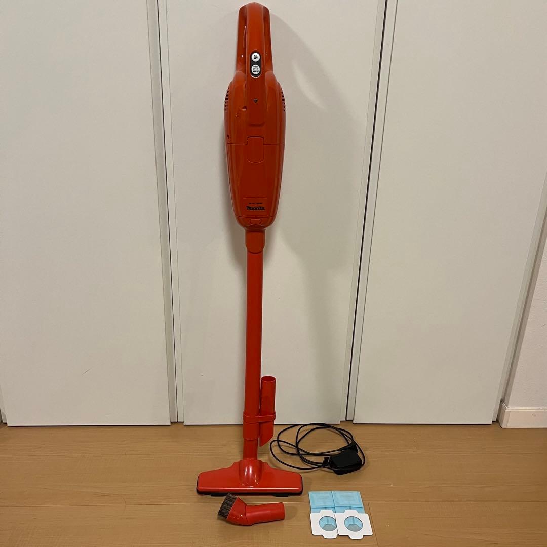マキタ充電式クリーナー オレンジ 、充電器、ラウンドブラシ、紙パック