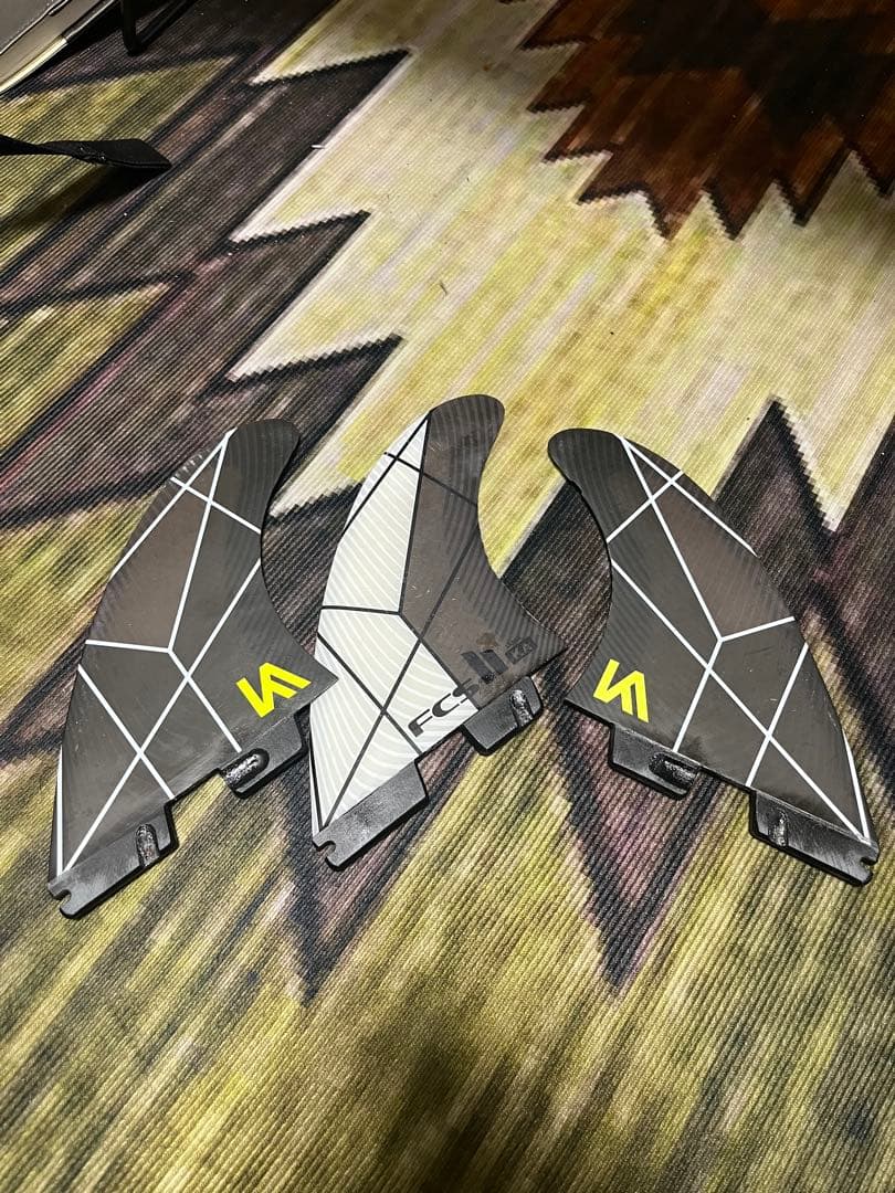 FCS II サーフボードフィン 3枚セットコロへアンディーノフィン。L FCS2 エフシーエスツー PC KA TRI コロヘ アンディーノ サーフィン