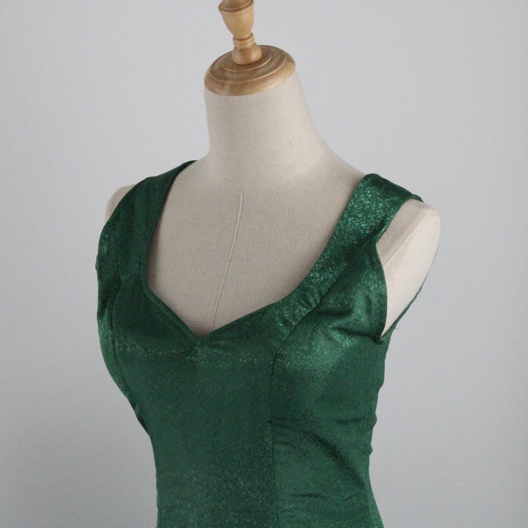 【極美品 フラメンコ衣装】艶やか光沢グリーン×ホワイト刺繍 ドレス 胸パット付き