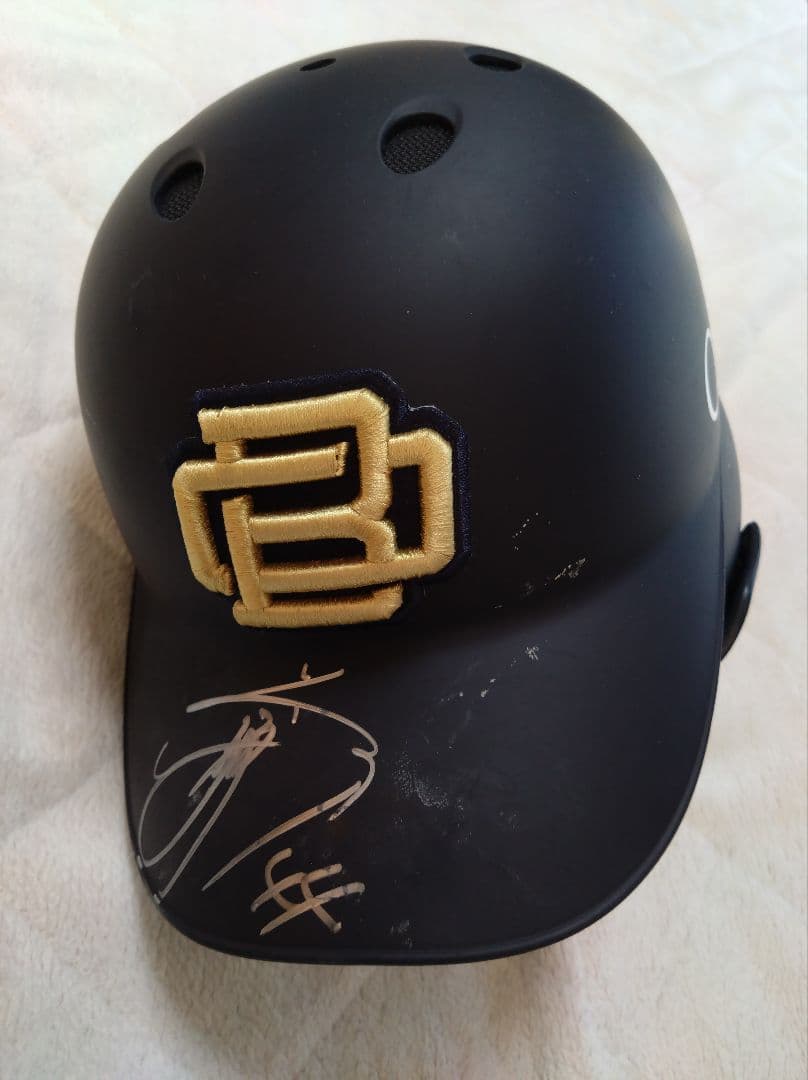 ORIX バファローズ 実使用 ヘルメット サイン入 頓宮裕真 ♯44 ORIX バファローズ 実使用 ヘルメット サイン入 頓宮裕真 ♯44 - メルカリ