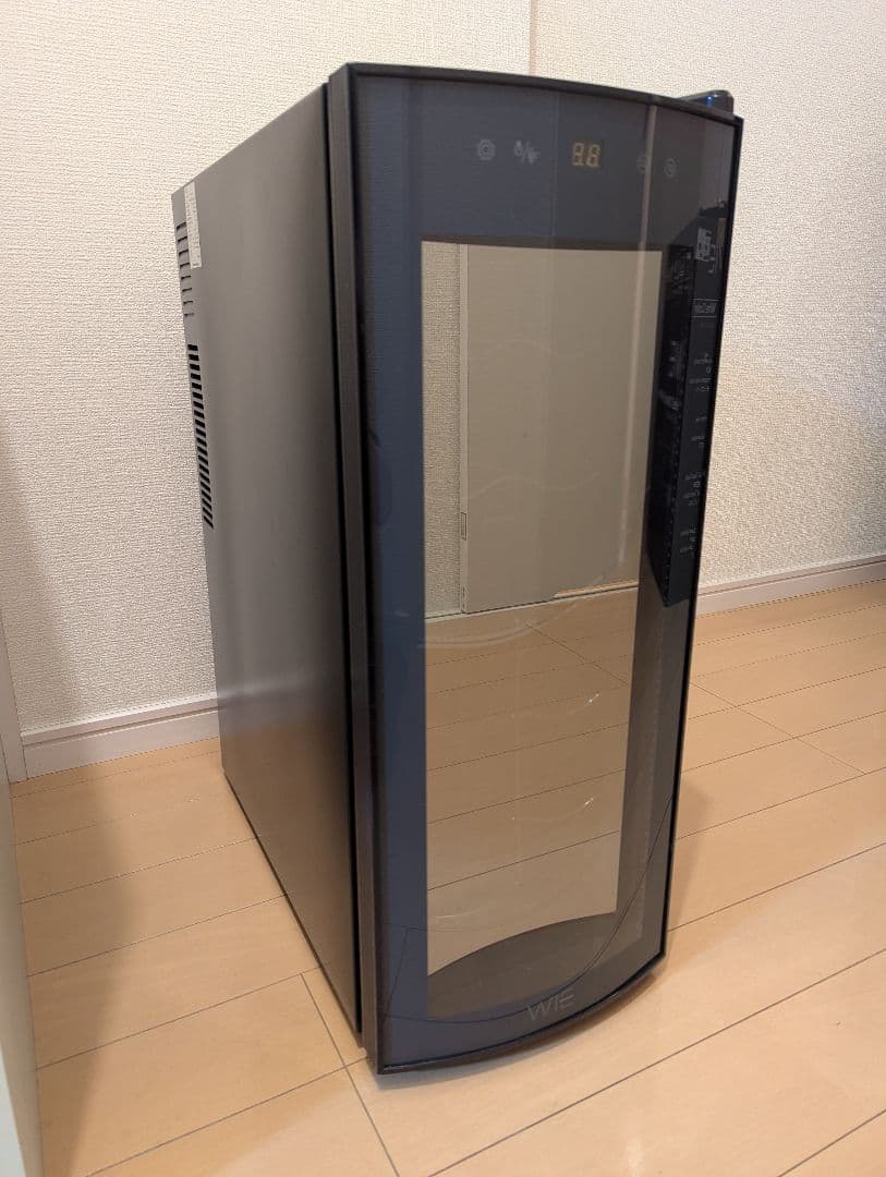 WIE 電子ミニワインクーラー 32L WIWCTE12BFGADX Amazon.co.jp: WIE ワインセラー 12本収納 省エネ エコ 振動抑制 恒温
