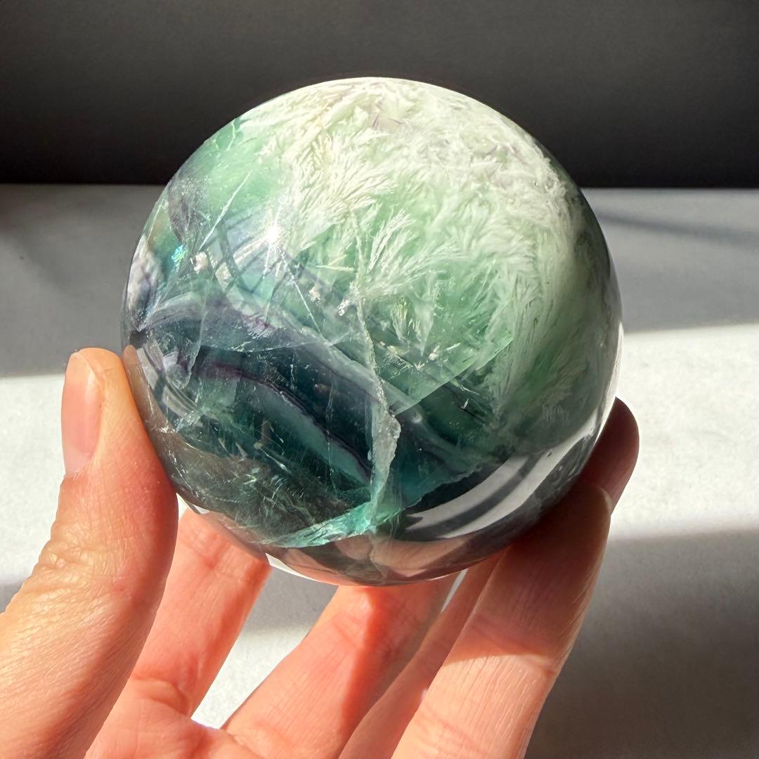 天然石フェザーフローライトのスフィア 丸玉 置物NO.030710 - メルカリ