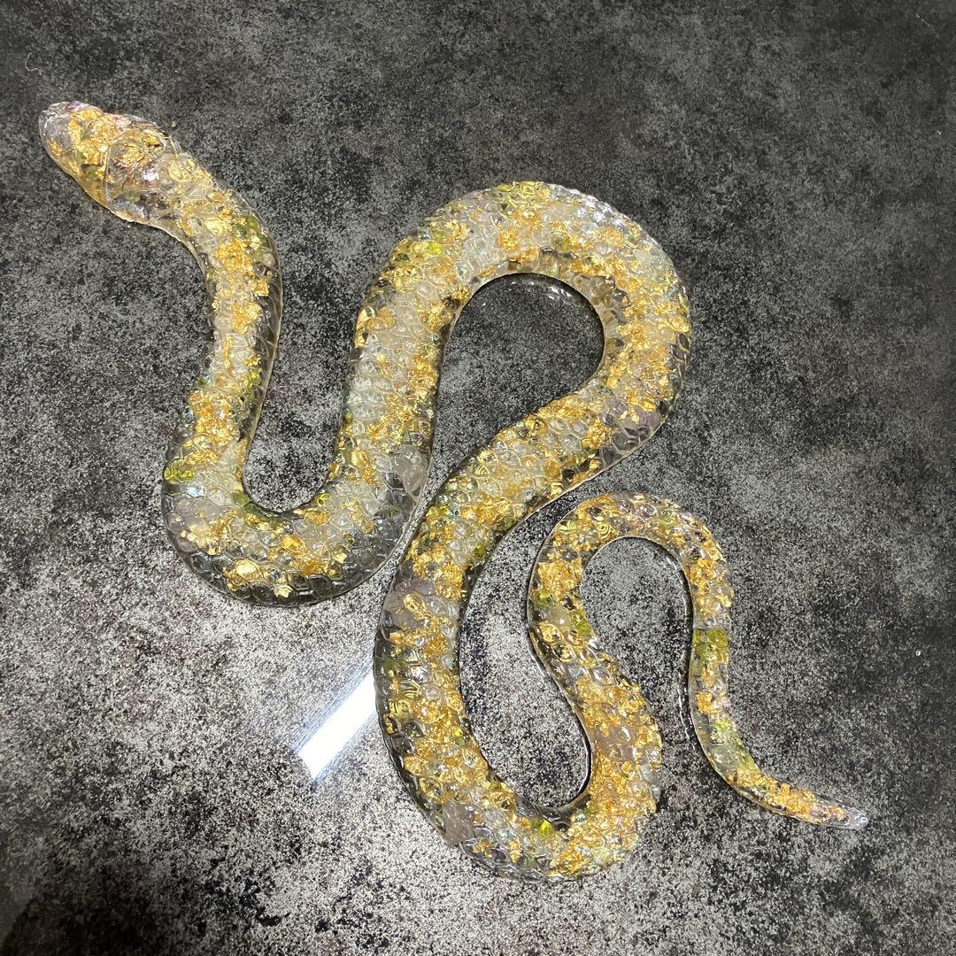 幸運 開運 巳年 白蛇 抜け殻 オルゴナイト - メルカリ