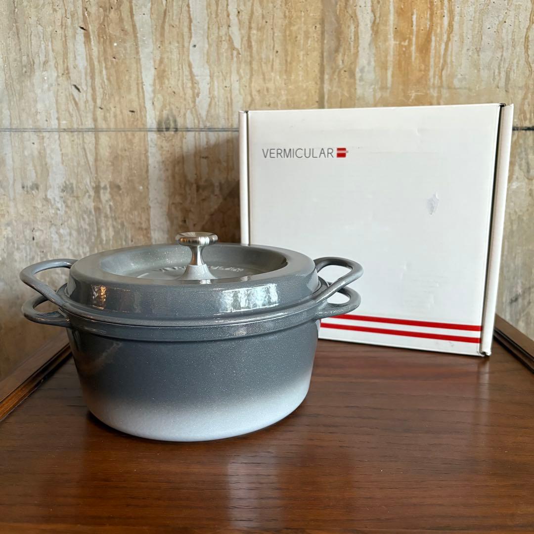 【未使用】VERMICULAR オーブンポットラウンド　22 パールグレー バーミキュラ オーブンポットラウンド22cm（パールグレー） | 鍋 なべ
