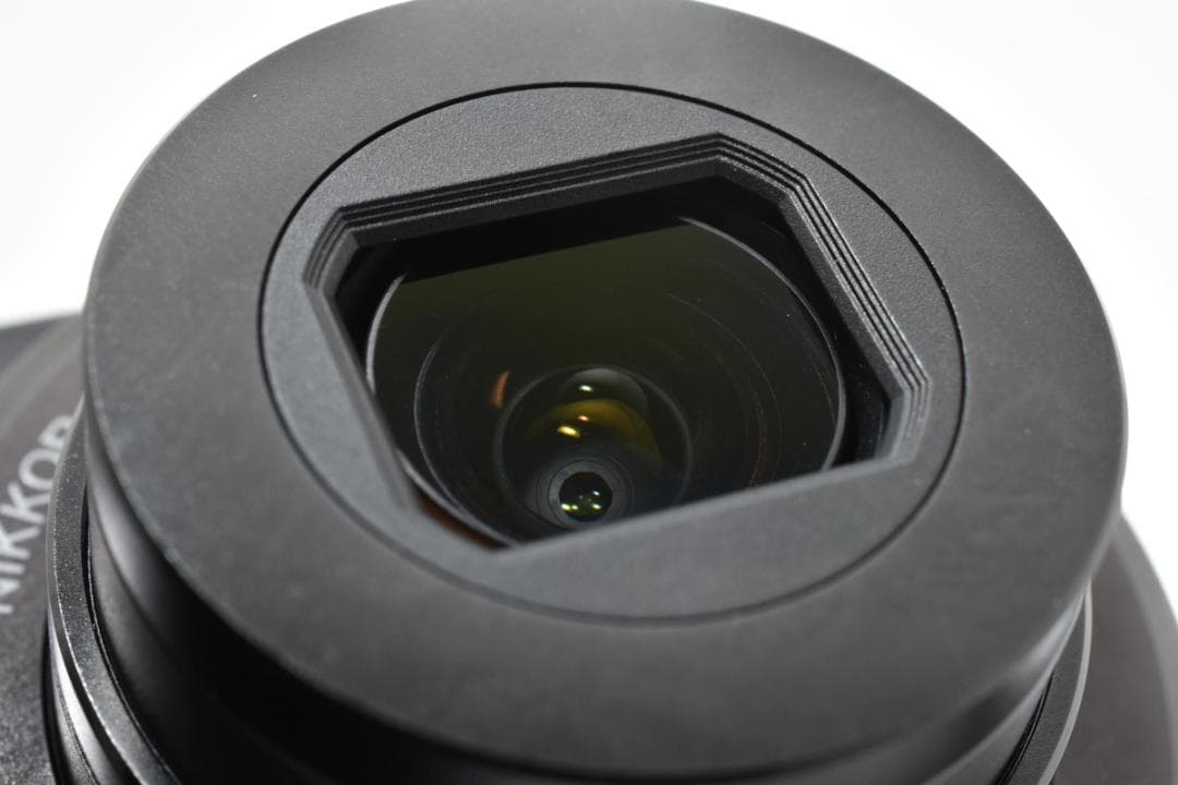 《 ほぼ新品 》 ニコン　Nikon COOLPIX P300 ブラック