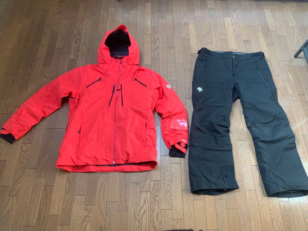 デサント　インシュレーションジャケット＋パンツ　1回着用　美品 SKKONE COLLECTION (スコーネコレクション) ポンチ テーラード