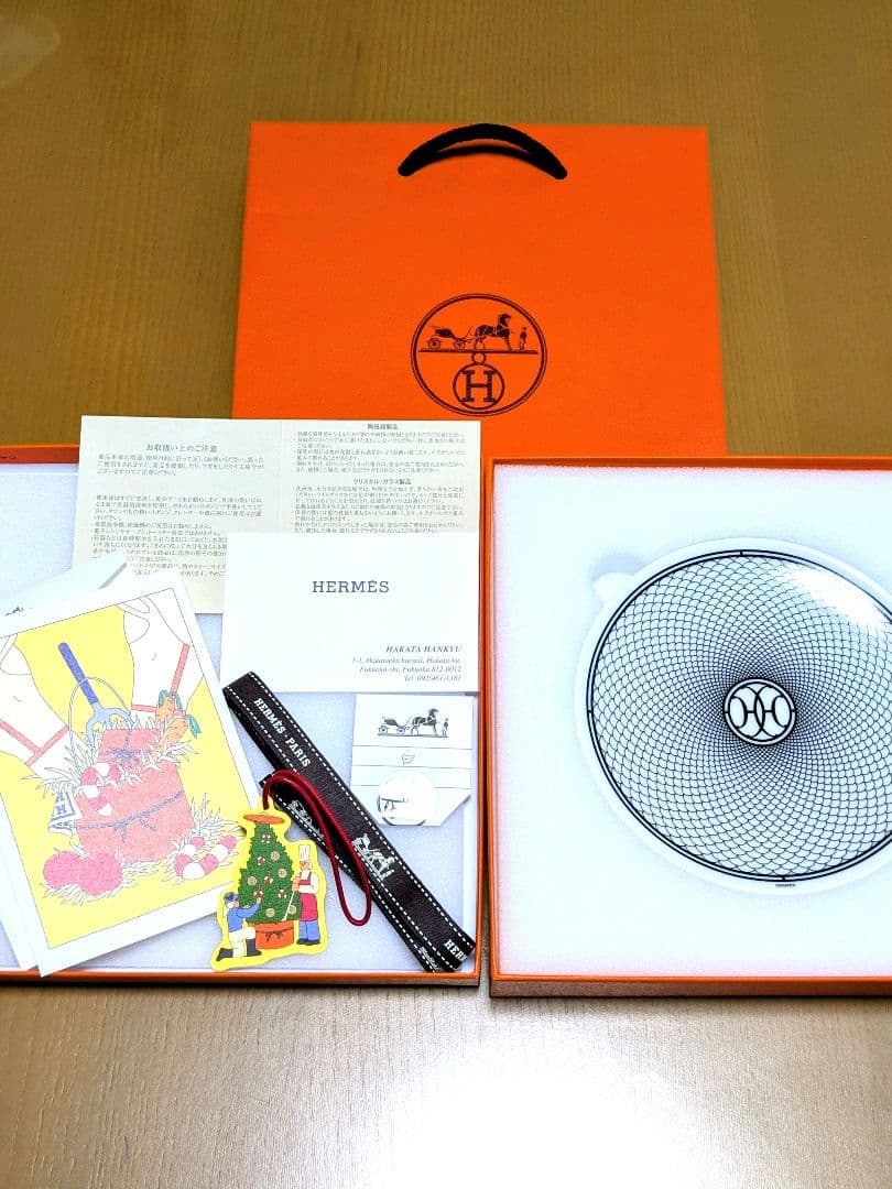 新品、未使用 HERMES パンプレート Hデコ 円形皿 白14cm 1枚 - メルカリ