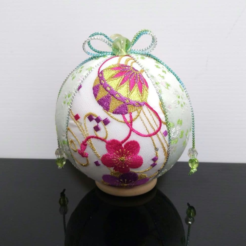 手鞠 手毬 てまり 425 刺繍 梅と手まり - メルカリ