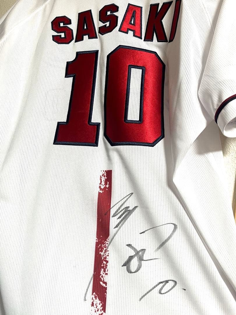 広島東洋カープ　佐々木泰選手　直筆サイン入りユニフォーム　ホームMサイズ Amazon.co.jp: ハイクオリティユニフォーム (ホーム) 10 佐々木泰 (L