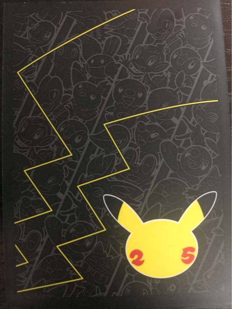 海外限定 ポケモン 25周年記念 ピカチュウ スリーブ デッキ シールド