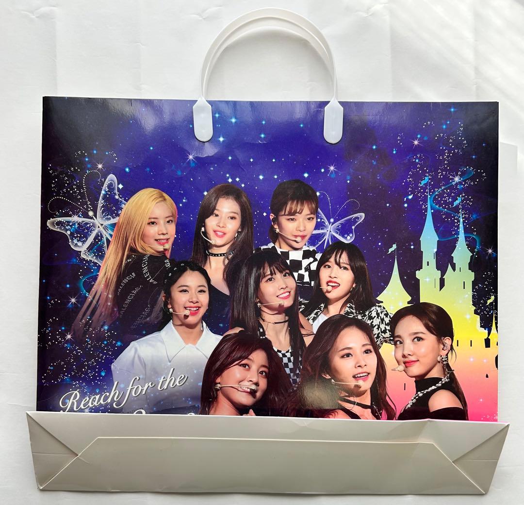 TWICE K-POP アイドル トートバッグ と布製ポスターのセット - メルカリ
