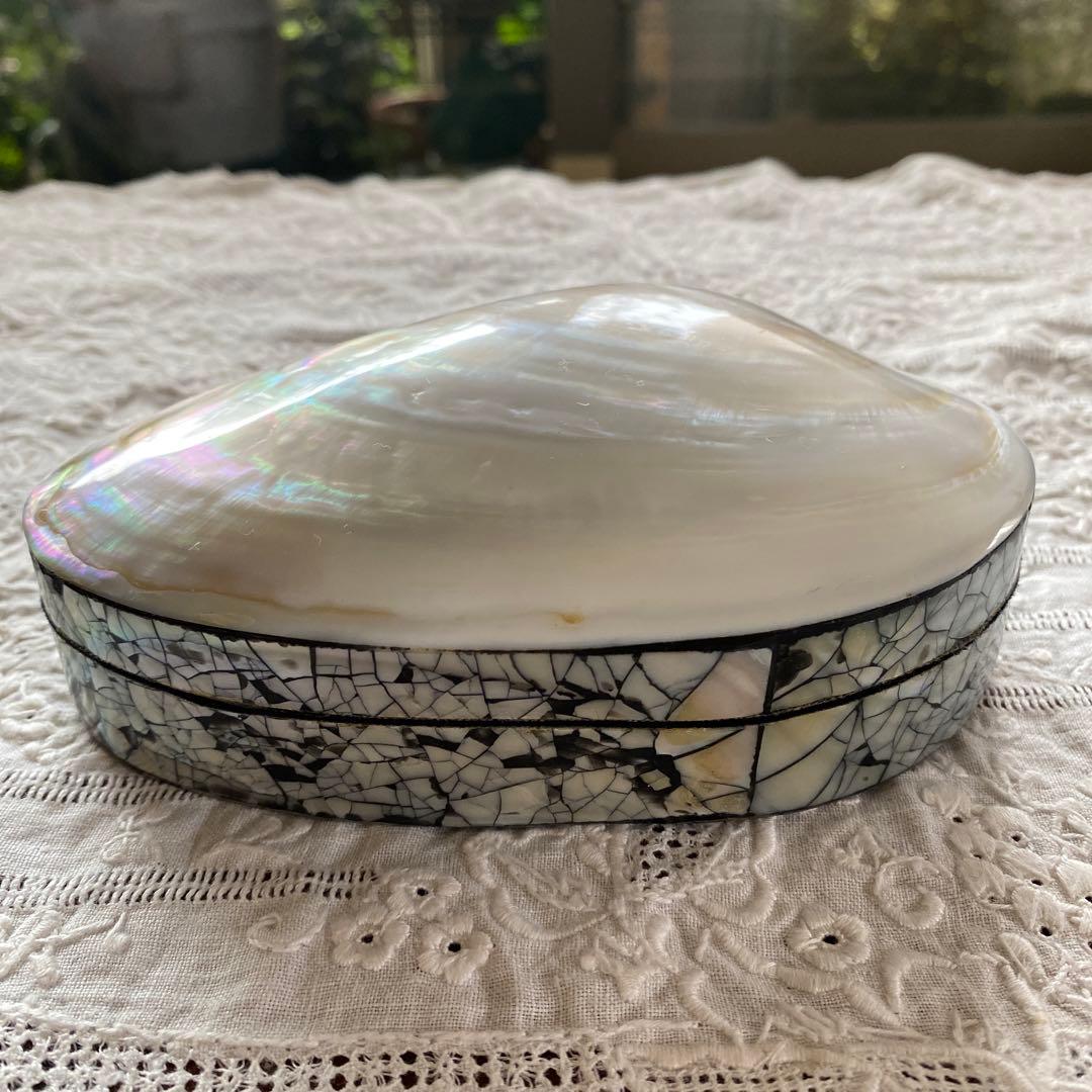 レア　螺鈿　宝石箱　小物入れ　置物　飾り物　綺麗　貝殻　キラキラ 楽天市場】韓国 韓国螺鈿 螺鈿漆器 螺鈿 高級 螺鈿 細工 宝石箱 花 蝶