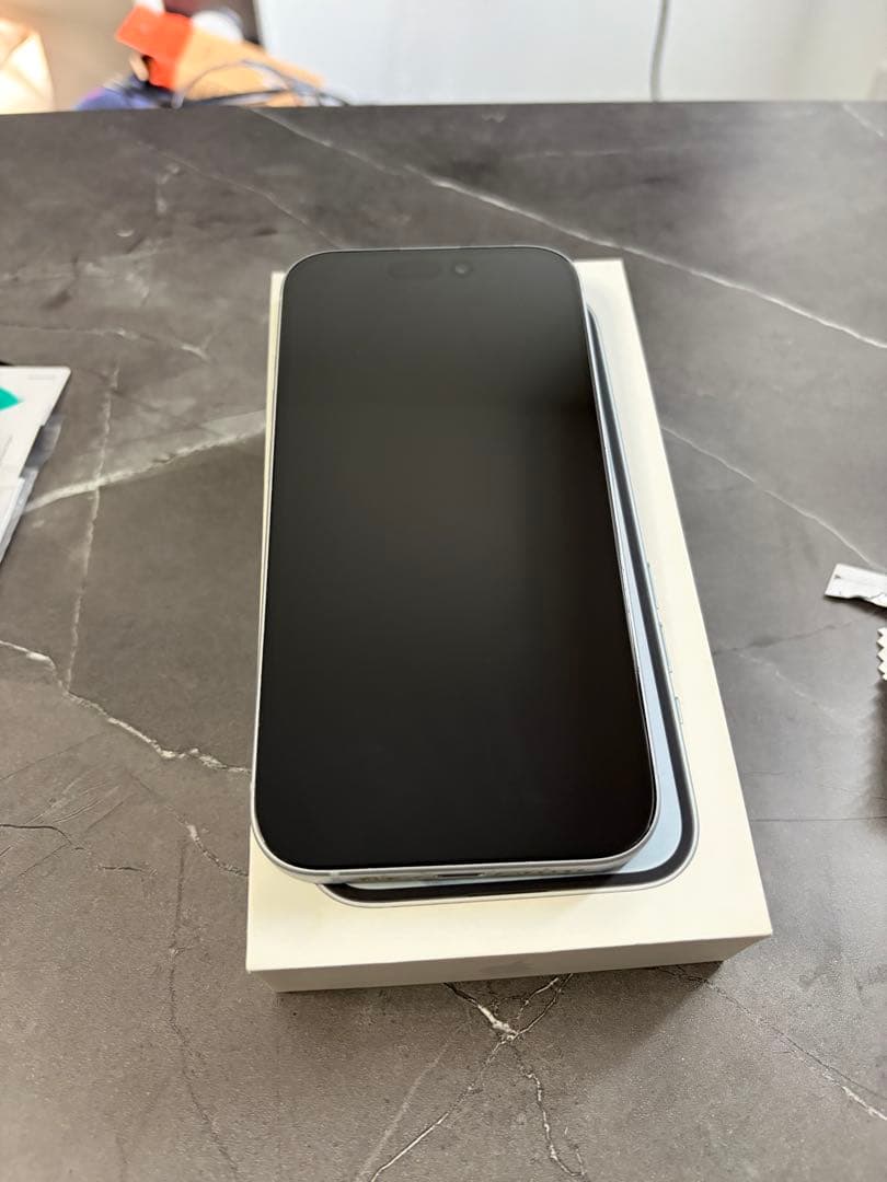 Apple iPhone 15 ホワイト 6.1インチ iPhone 15 Pro 256GB - ホワイトチタニウム（SIMフリー）[整備済製品