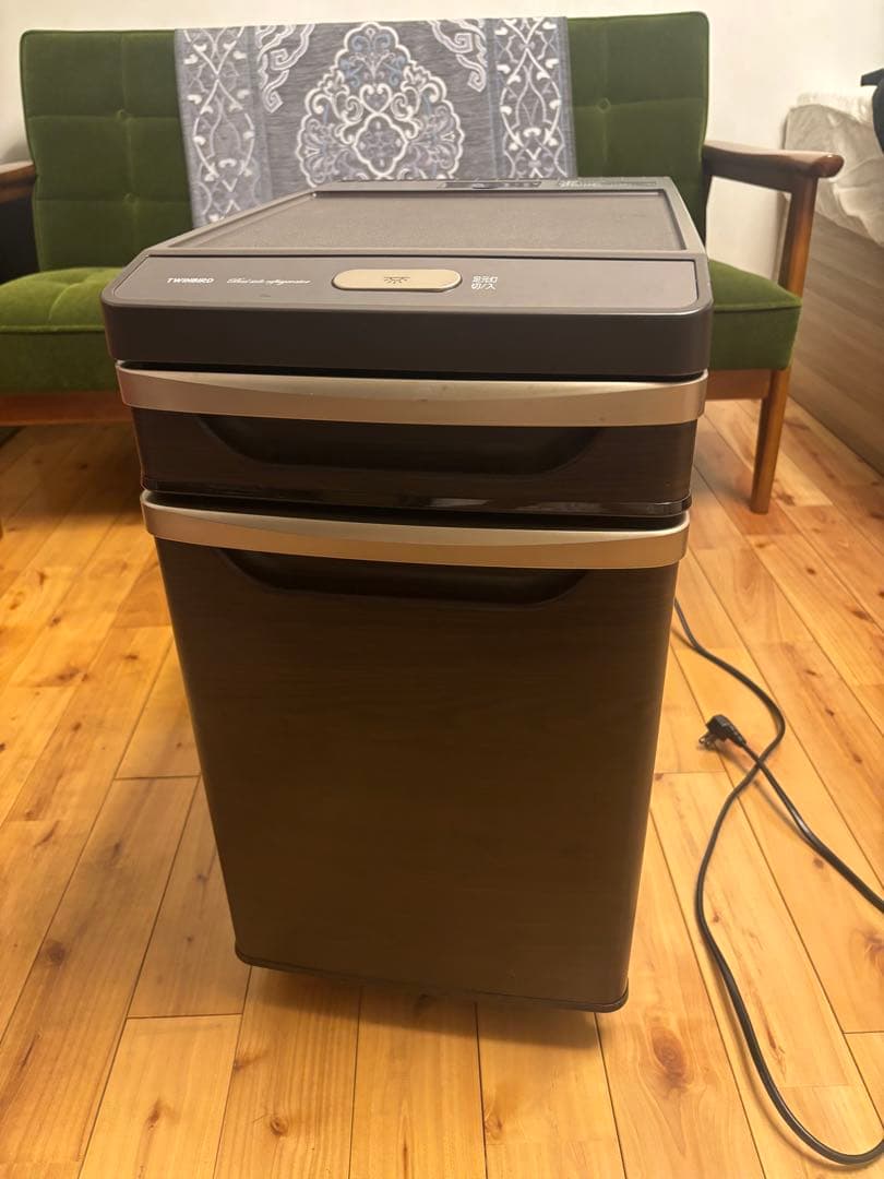 ツインバード TWINBIRD ペルチェ式 冷蔵庫 17L HR-D282型 - メルカリ