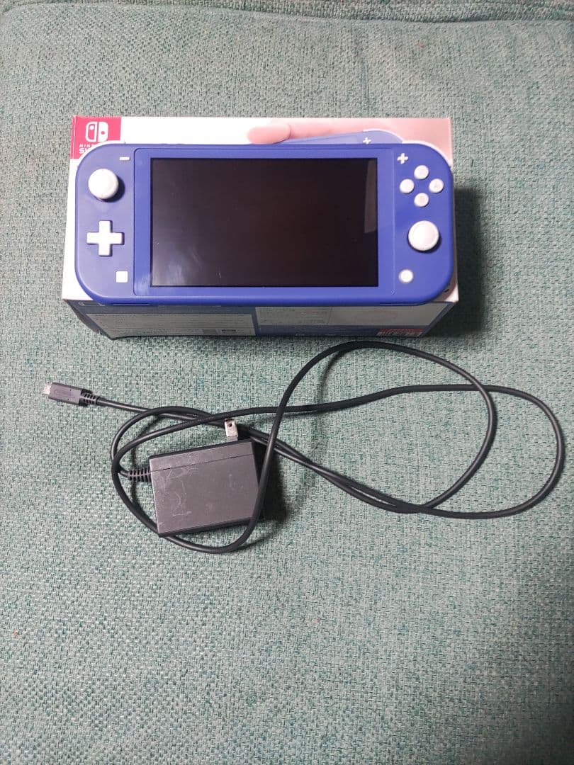 Nintendo Switch Lite 青 本体と充電器付き-Lilidia