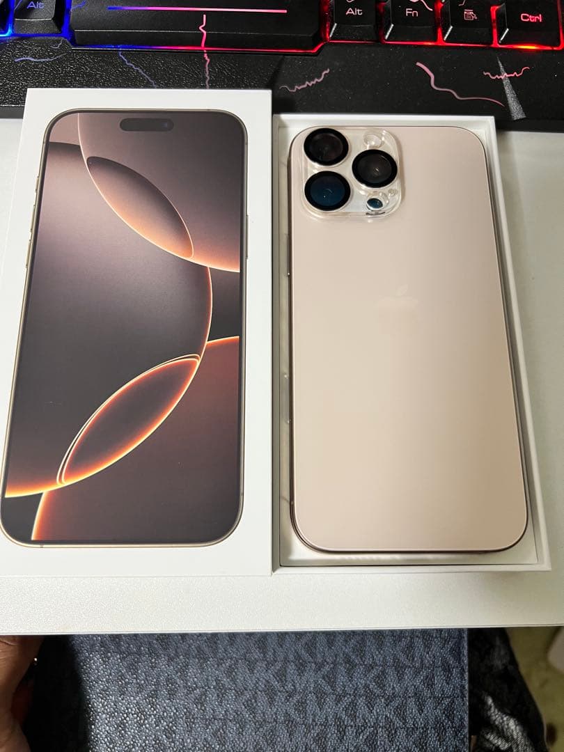 Apple iPhone 16 Pro Max 256GB SIMフリー Apple iPhone 16 Pro Max 256GB SIMフリー [デザートチタニウム] 価格