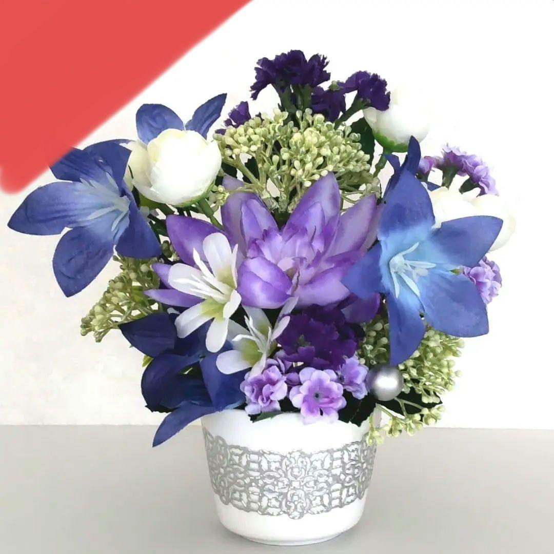 ♕* 人気の蓮がメイン♬ 紫▪ 青▪ 白 の上品な造花仏花アレンジメント ♧* Amazon｜お供えのお花 フラワーアレンジメント (白＆ブルー・紫) 仏花