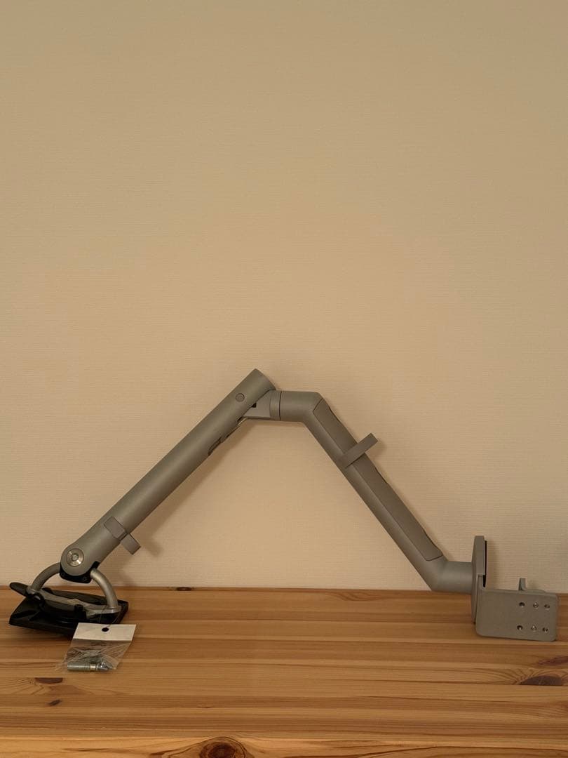 【美品】Herman Miller ハーマンミラー CBS Flo シルバー 美しすぎる！ハーマンミラー Floモニターアームをレビュー。ブラックと