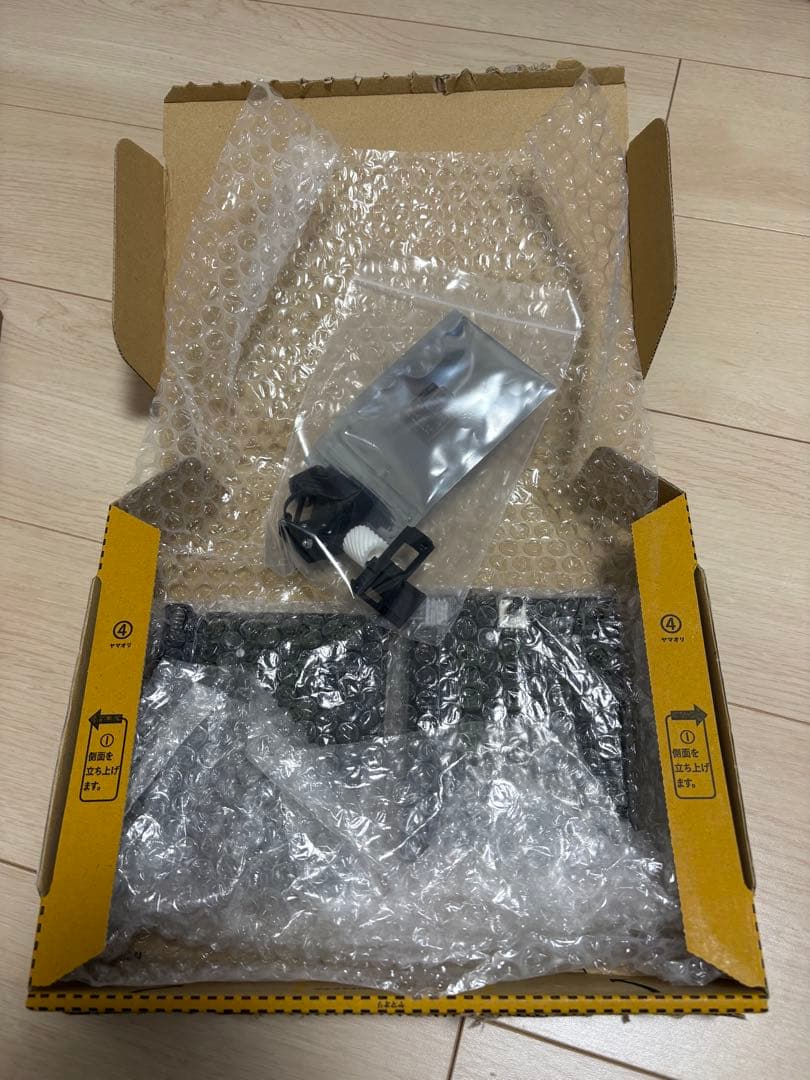 ま*5様 自作キーボード Cool642tb試作品1 乾電池式ZMKトラボ分割キーボードcool642tbを徹底的にカスタム